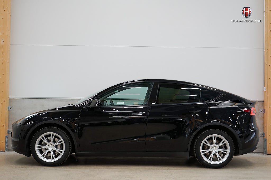 Tesla Model Y Long Range AWD 514hk Drag Värmepump Rattvärme MOMS