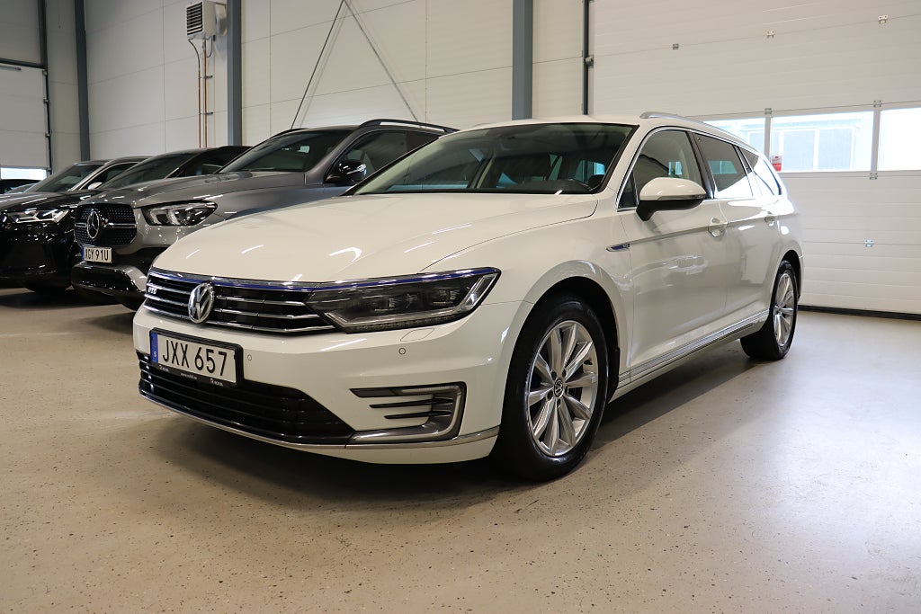 Volkswagen Passat Executive GTE 1.4TSI Cockpit Drag P-Värm B-Kamera 218hk