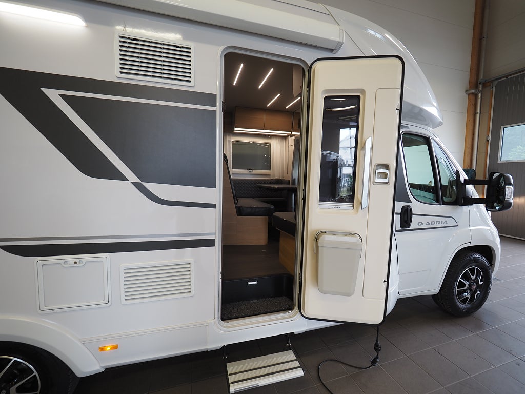 Adria Matrix Axess 670 SL 3500kg I Markis I Cykelställ