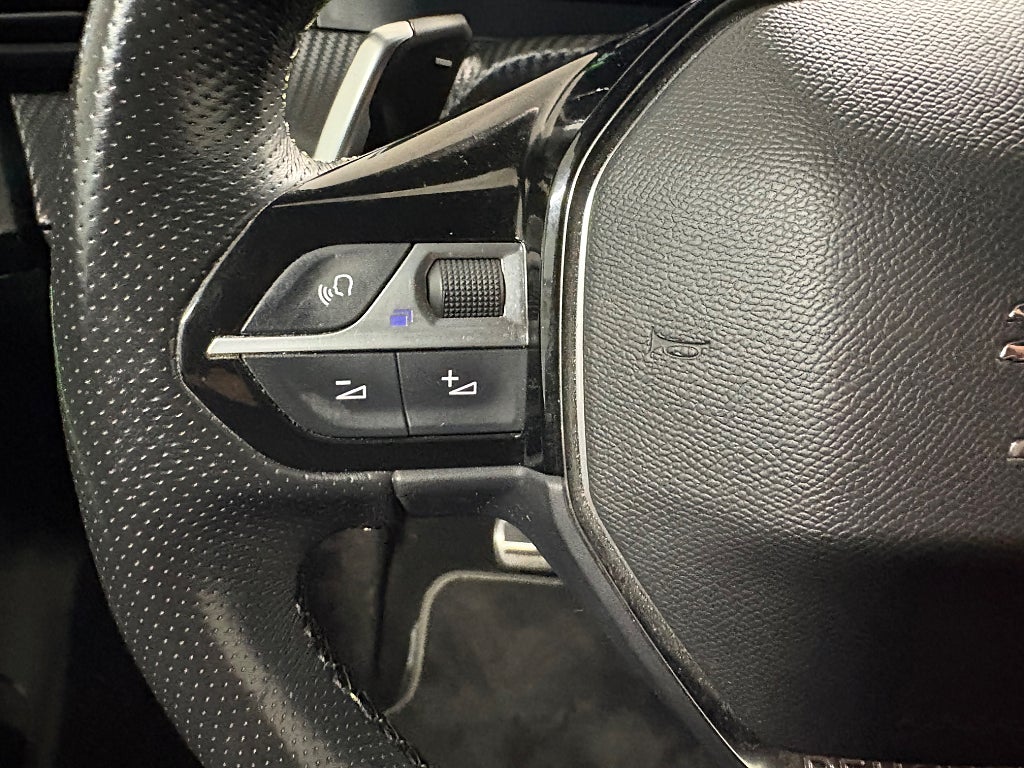 Peugeot 2008 SÅLD! GT 1.2 PT 155HK AUT , avt. Drag Nav B-kam V.hjul thumbnail