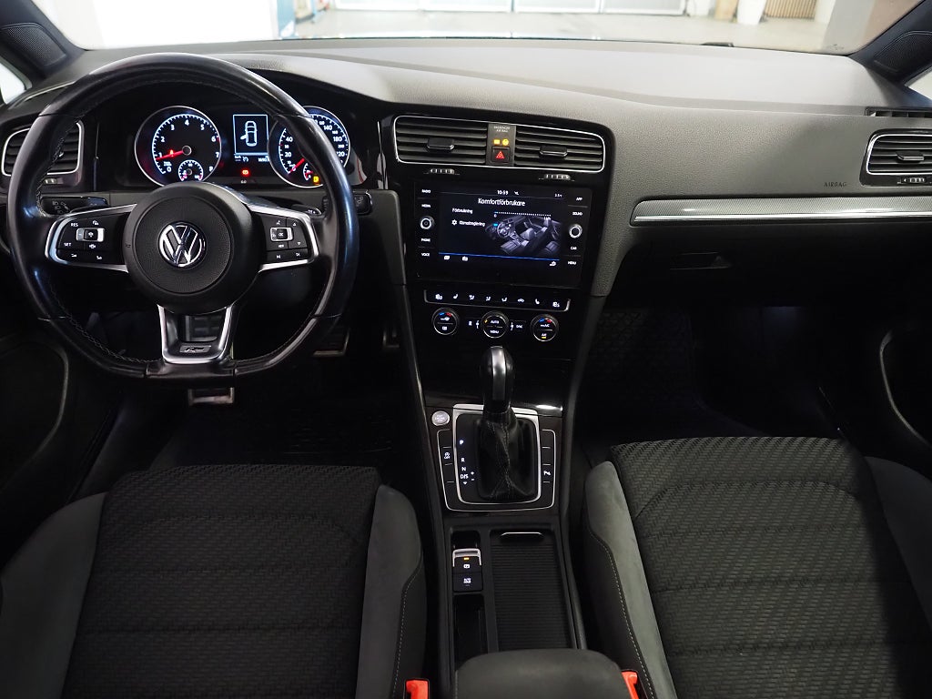 Volkswagen Golf 1.5 TSI 150hk GT R-Line Drag Kamera Pluspaket Keyless 2020