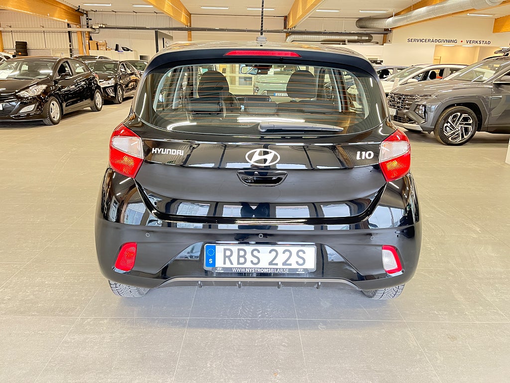 Hyundai i10 1.0 Man / V-hjul/ Kamera/ P-Sensor/ Rattvärme/ CarPlay thumbnail