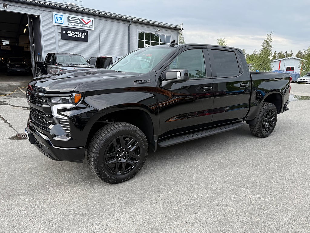 Chevrolet Silverado Trail Boss Diesel, Midnight,Premium