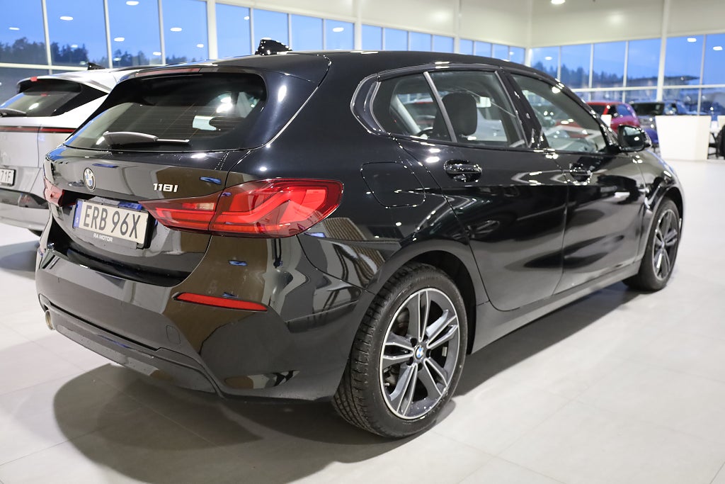 BMW 118I Sport line Navi PDC CarPlay Leasbar 2022