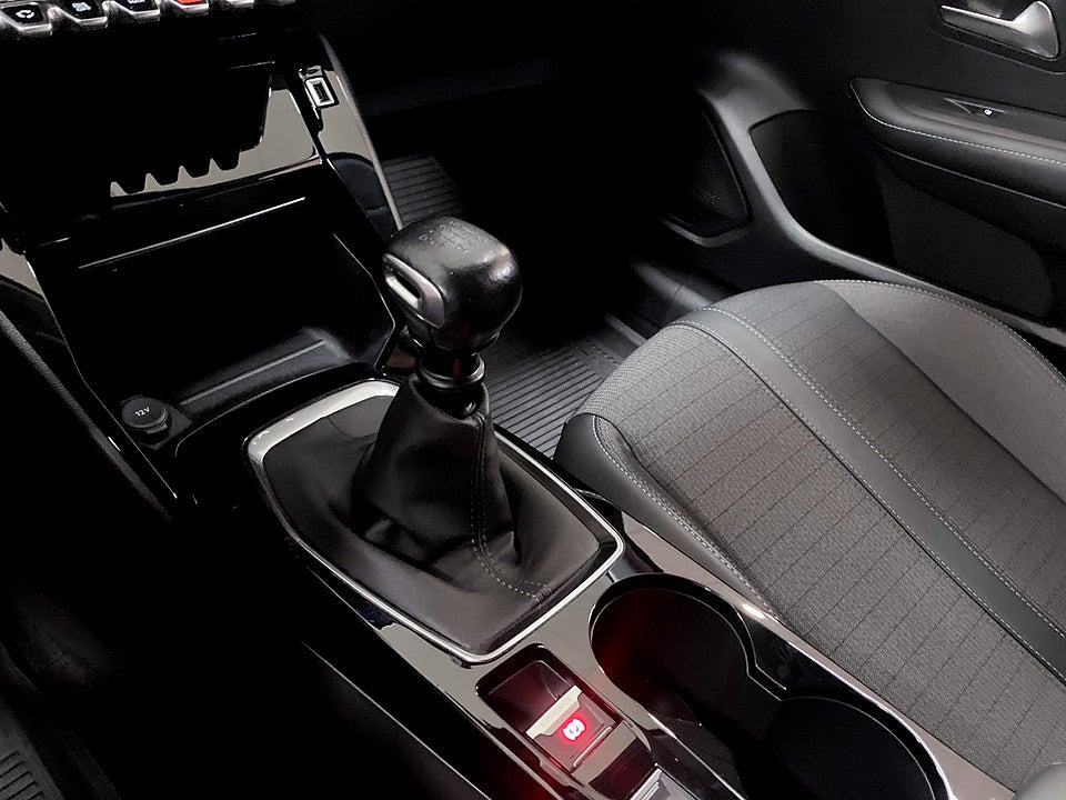 Bild på Peugeot 208 Allure 1.2 PT 100hk B-KAMERA FARTHÅLLARE