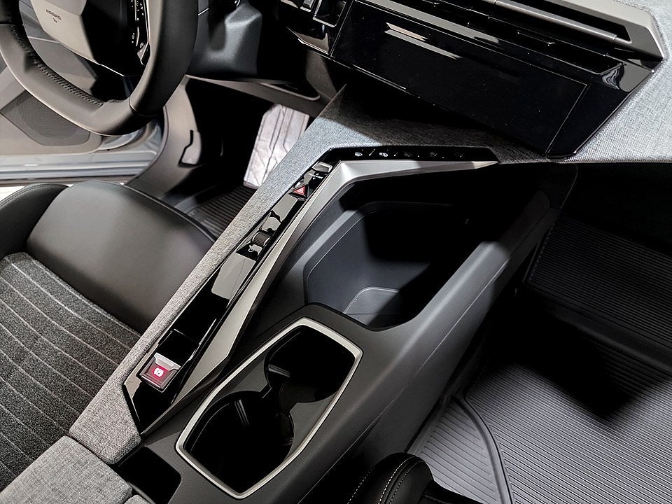 Bild på Peugeot 5008 Allure Hybrid - KAMPANJ! PRIVATLEASA FRÅN 24 MÅN