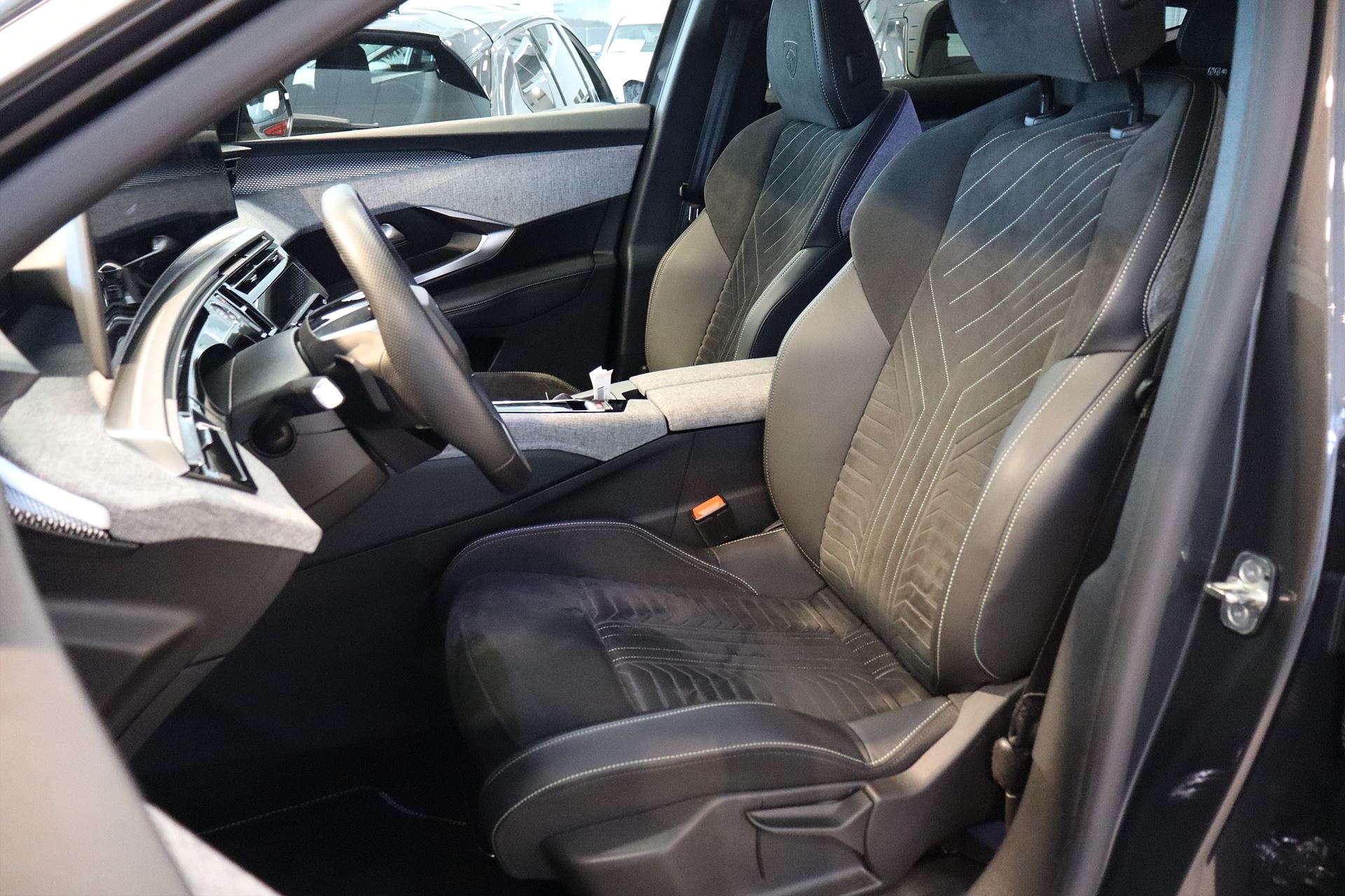 Peugeot 3008 GT Hybrid 136hk Aut 2024, bild 4/37