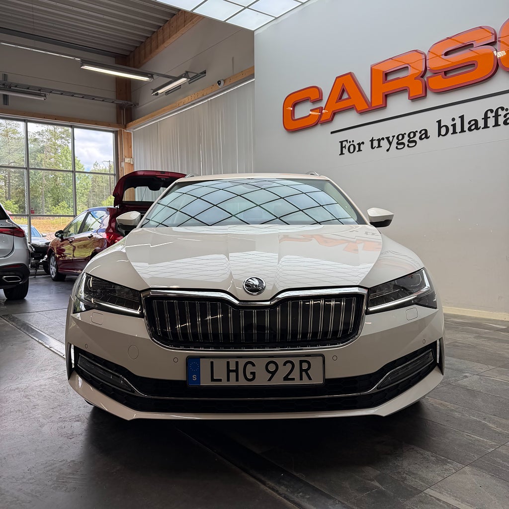 Skoda Superb iV Kombi 1.4 TSI L&K Carplay Backkamera Värmare Drag