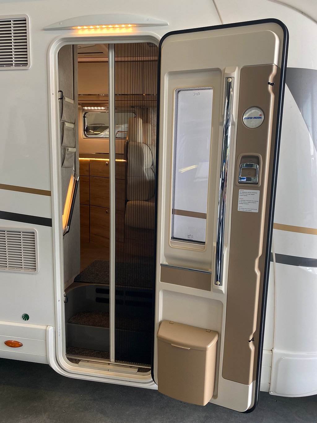 Eura Mobil Profilia 730 EB /ALDE/Solcell/L-bädd/Badrum bak - Eura Mobil