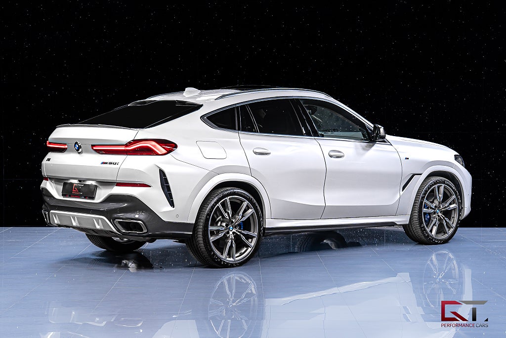 BMW X6 M50i MOMS Ultimate Edt B&W Pano Sky 22" DAP HuD Drag