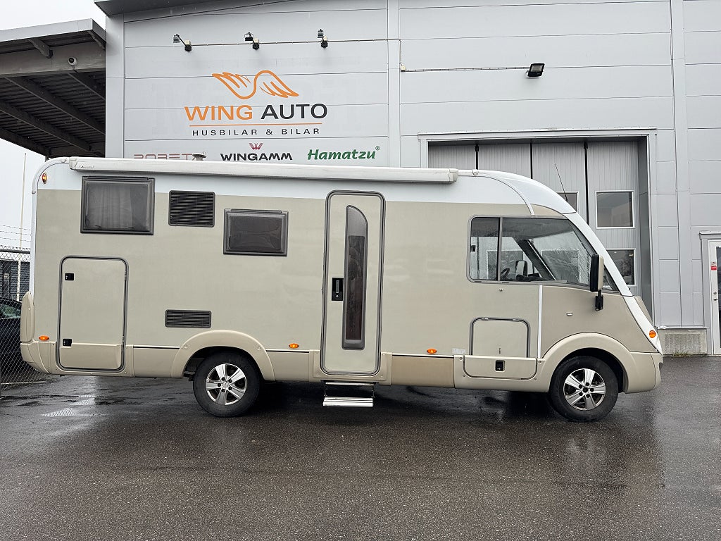 Bürstner Aviano 675 Dubbelbädd & hyttsäng! Stort garage!