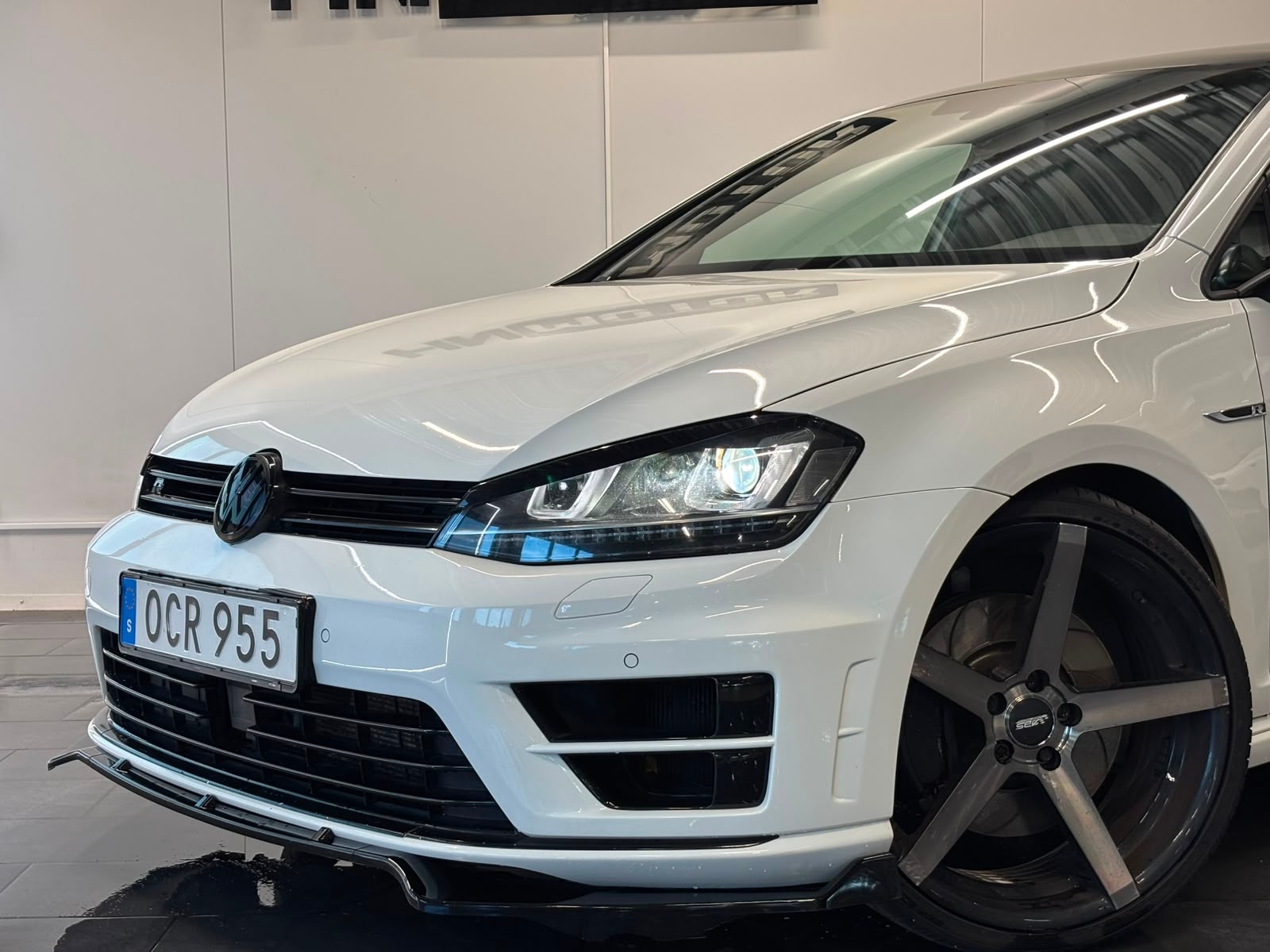 Volkswagen Golf R 2.0 TSI 4Motion 300hk 2017, bild 2/52