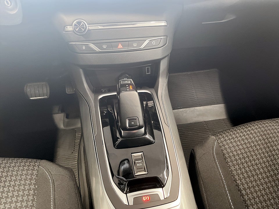 Bild på Peugeot 308 sw Active 1.2 PT 130hk Aut BACKSENSORER EN ÄGARE