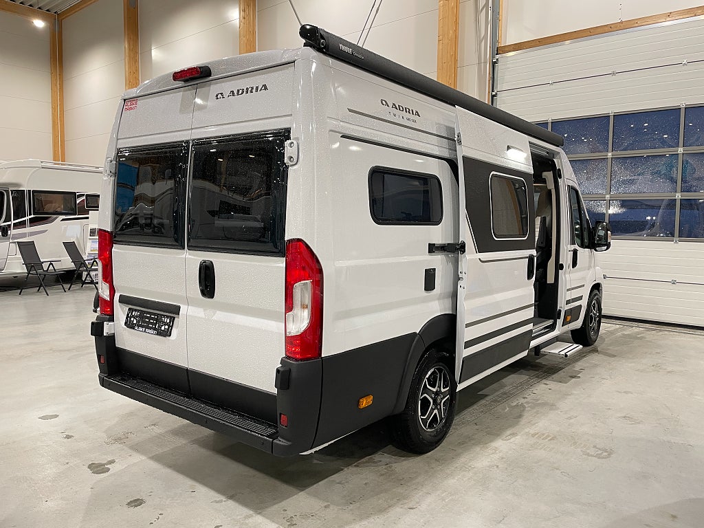 Adria Twin 640 SGX /Automat /höj & sänkbar säng/Multimedia/ - Adria