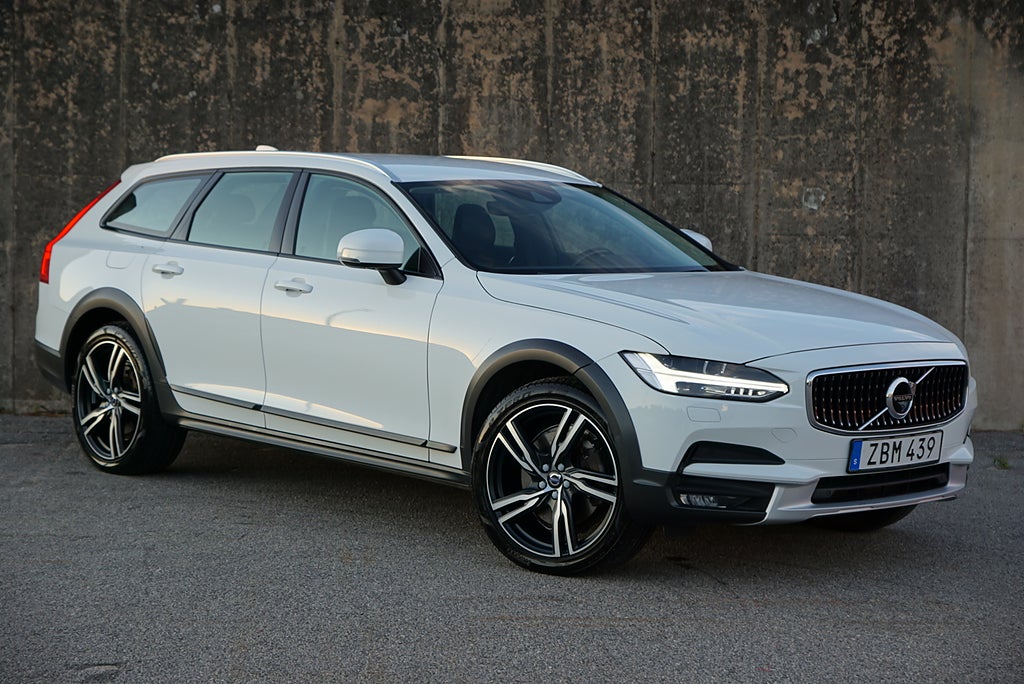 Volvo V90 Cross Country D4 AWD Pro 2-Brukare|Drag|360°|Värmare|BLIS|
