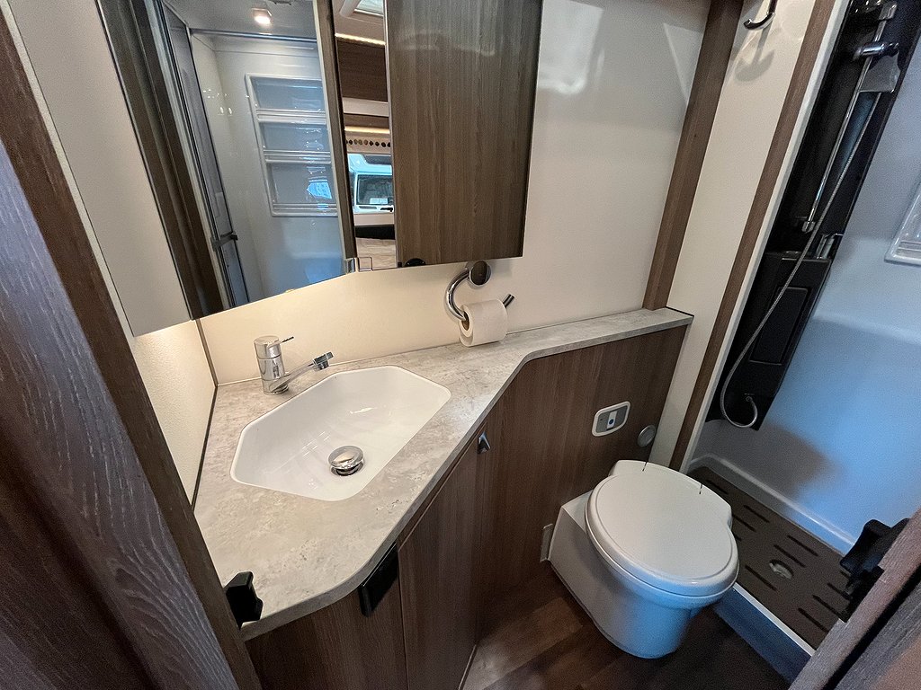 Kabe TMI 760 LXL / Automat 180hk / Dragkrok / Solcell / Ugn - Kabe