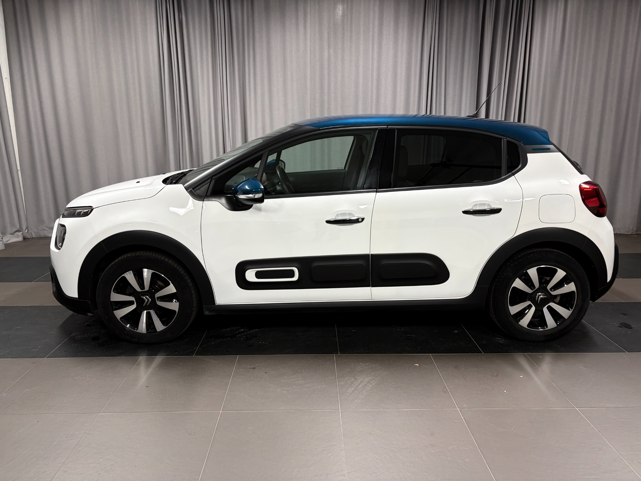 Citroen C3 SHINE PureTech 110 AUT Inkl 2023, bild 2/10