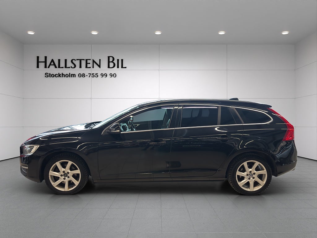Volvo V60 D4 Summum Drag Navi Värmare Skinn Keyless Svensksåld