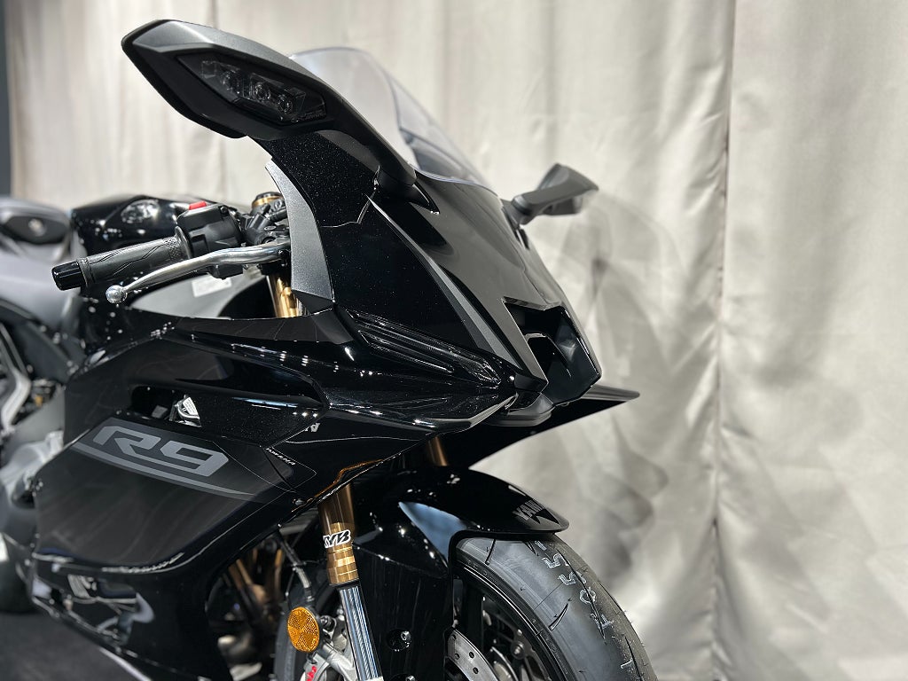 Yamaha R9 / Ny 2026 / Tech Black / Snart omgående leverans!