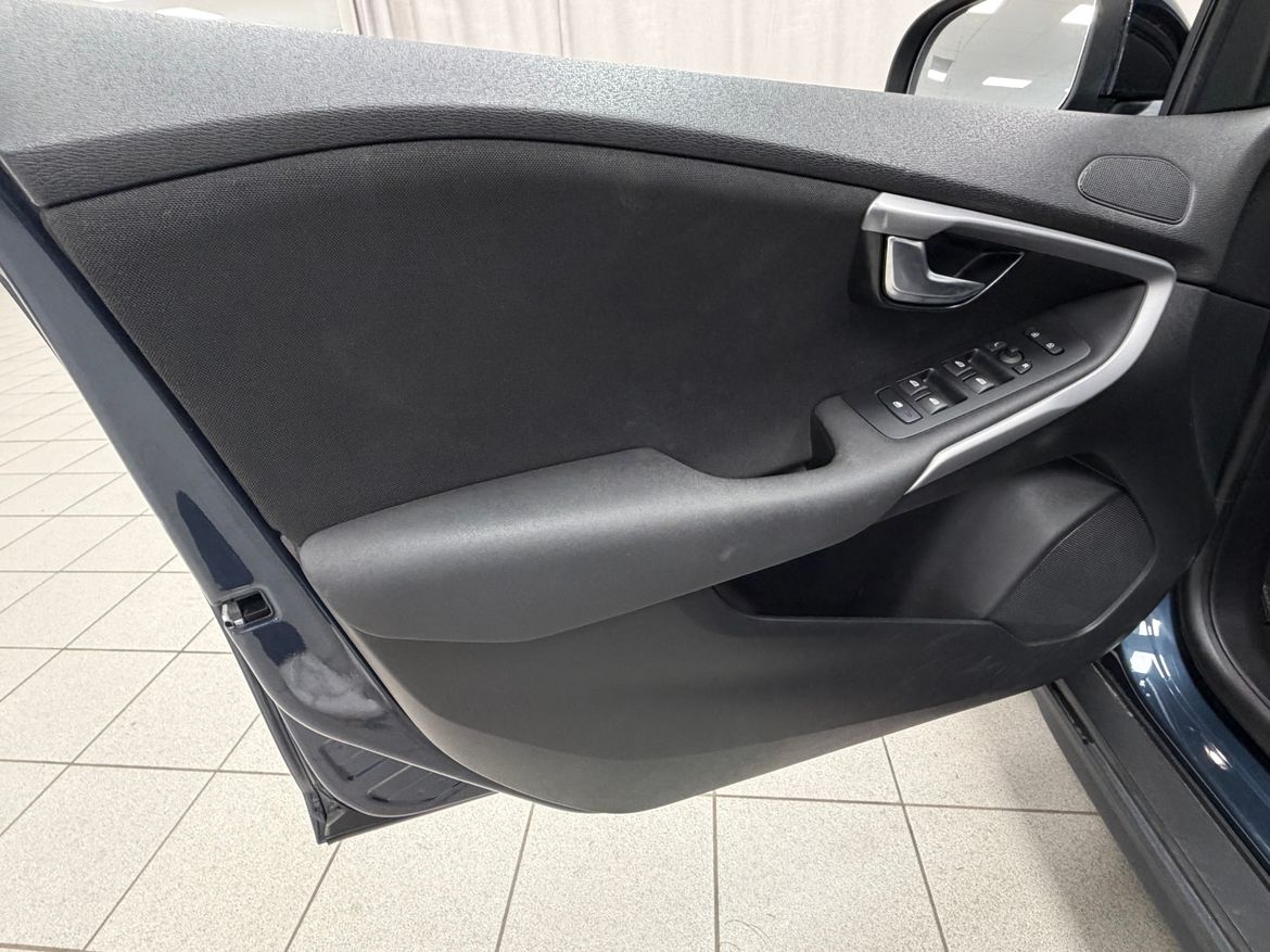 Volvo V40 Cross Country T3 Edition 2019, kuva 5/10