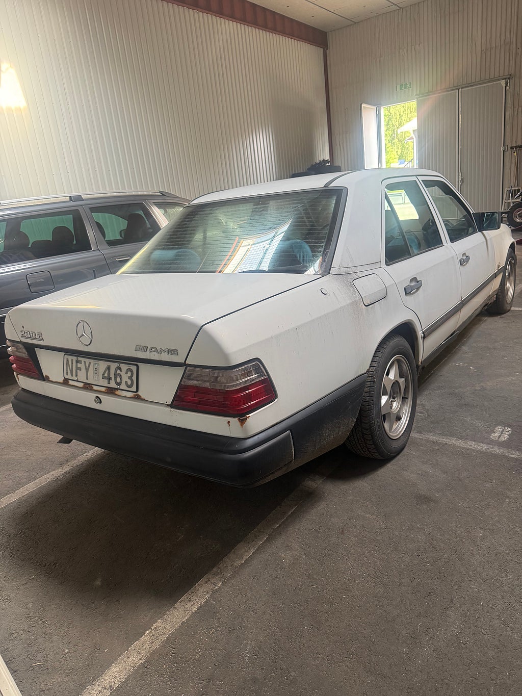 Mercedes-Benz 230 E