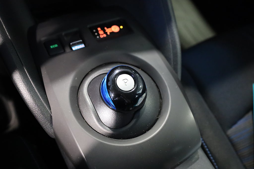 Nissan Leaf 40 kWh 150hk Acenta | Backkamera | Rattvärme | Moms 2023