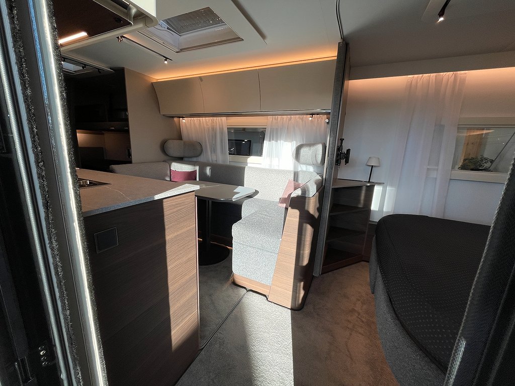 Adria Alpina 663 PT / Barnkammare / ALDE / Ugn / Queens-bed - Adria