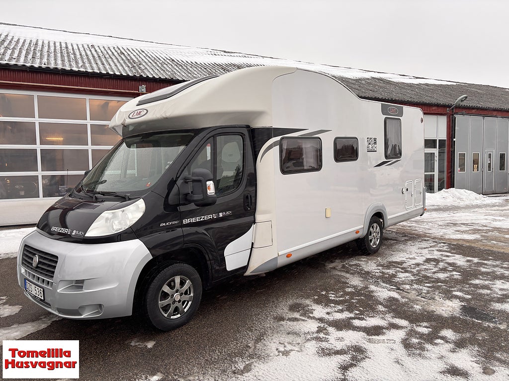 LMC Breezer H730 Black Selection Queenbed