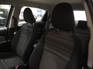 Halvkombi Toyota Yaris 15 av 19