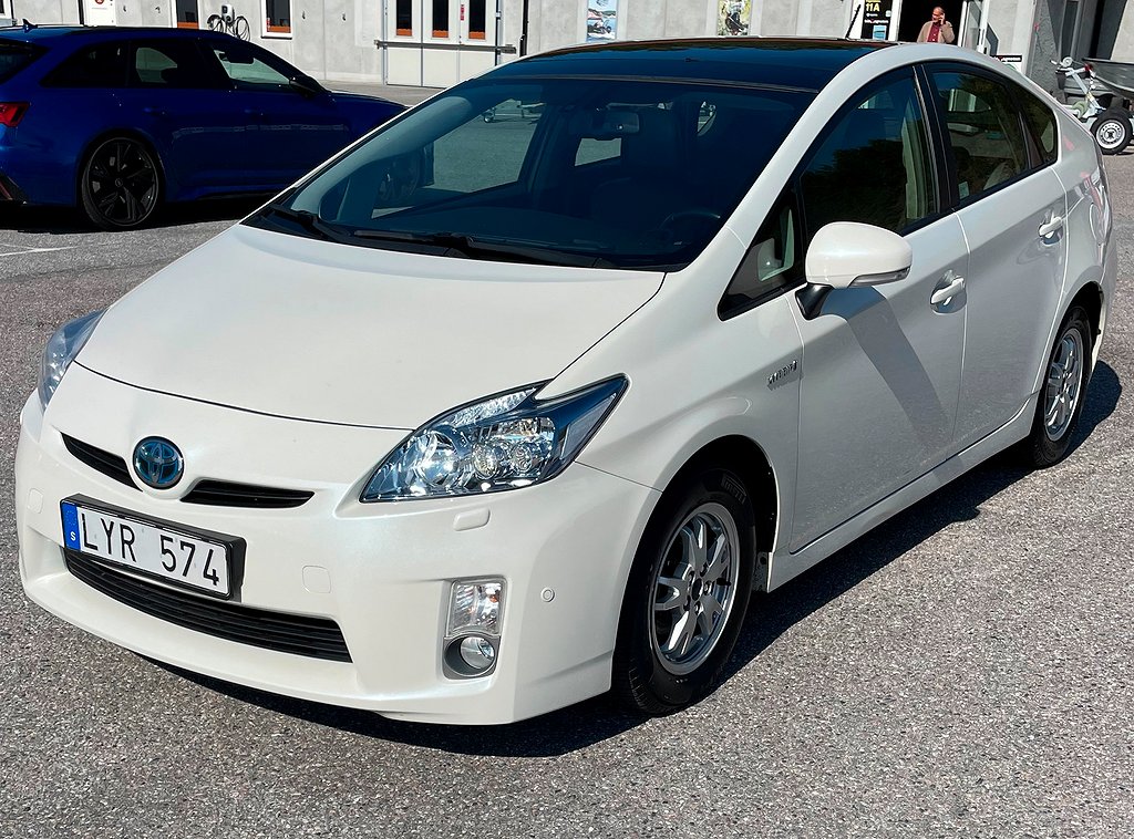 Toyota Prius Hybrid CVT 6 mån. garanti - 0 kr. kontantinsats