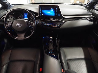 SUV Toyota C-HR 13 av 24