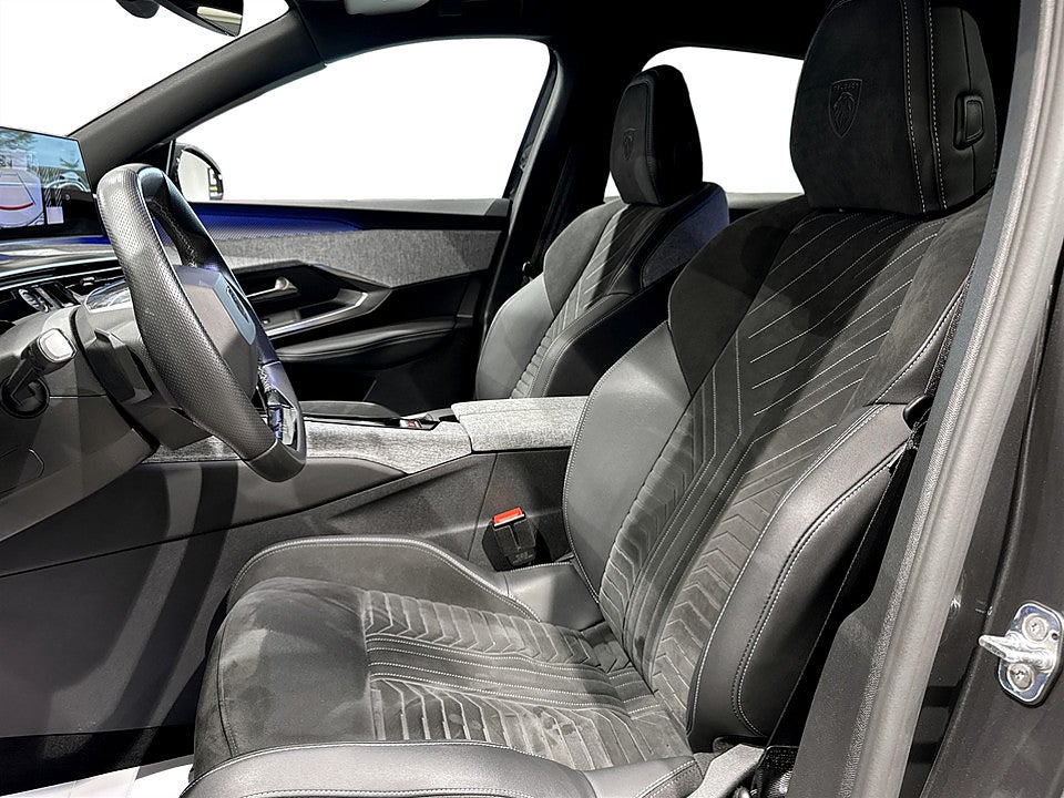 Bild på Peugeot e-3008 GT 73kWh - DEMO