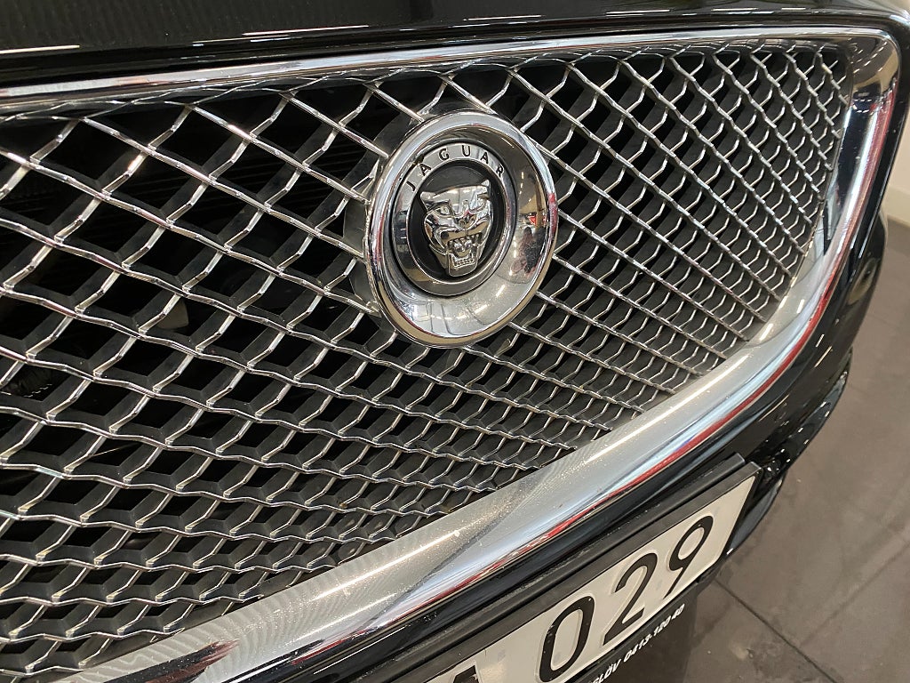 Jaguar XJ 2010 - miniatyr 24