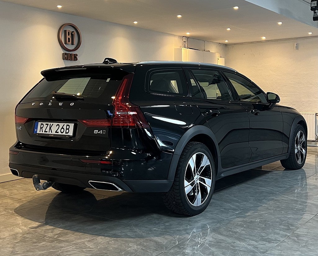Volvo V60 Cross Country B4 AWD Geartronic Advanced SE DRAG B-KAMERA CARPLAY H&K