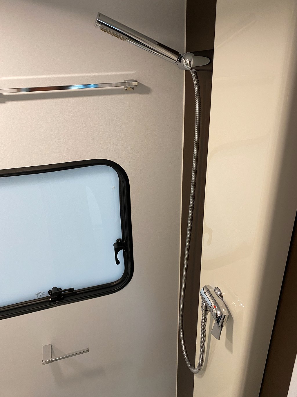 Adria Altea 542 PH / B-körkort / Markis / Queens-bed / Sittgrupp - Adria