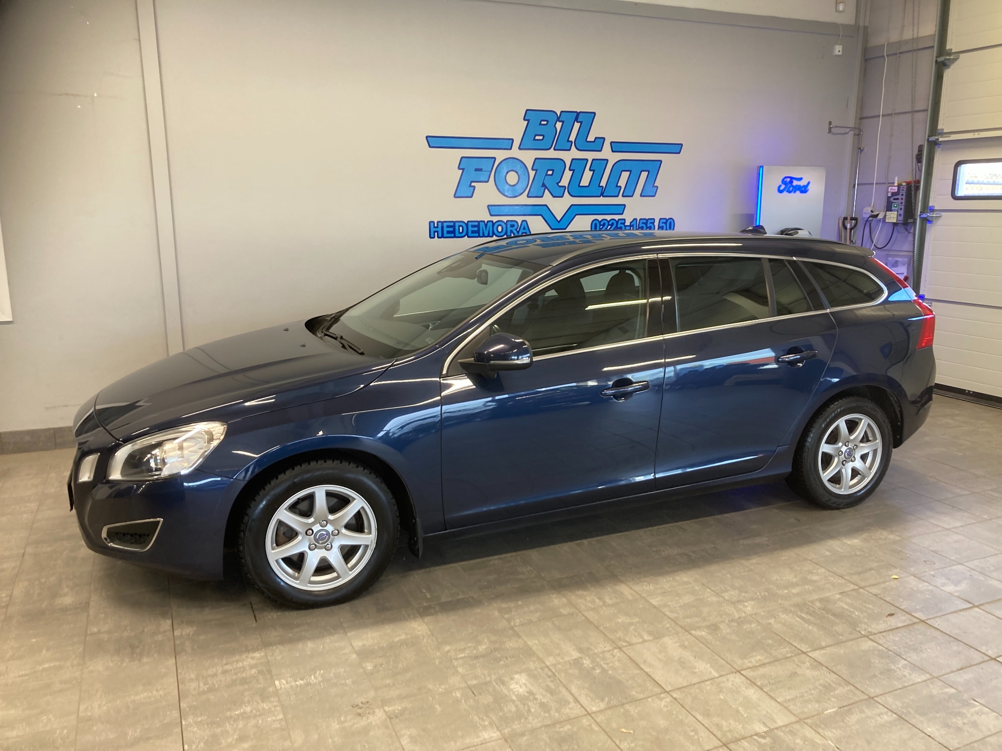 Volvo V60 D3 Geartronic Momentum 163hk, bild 2/18
