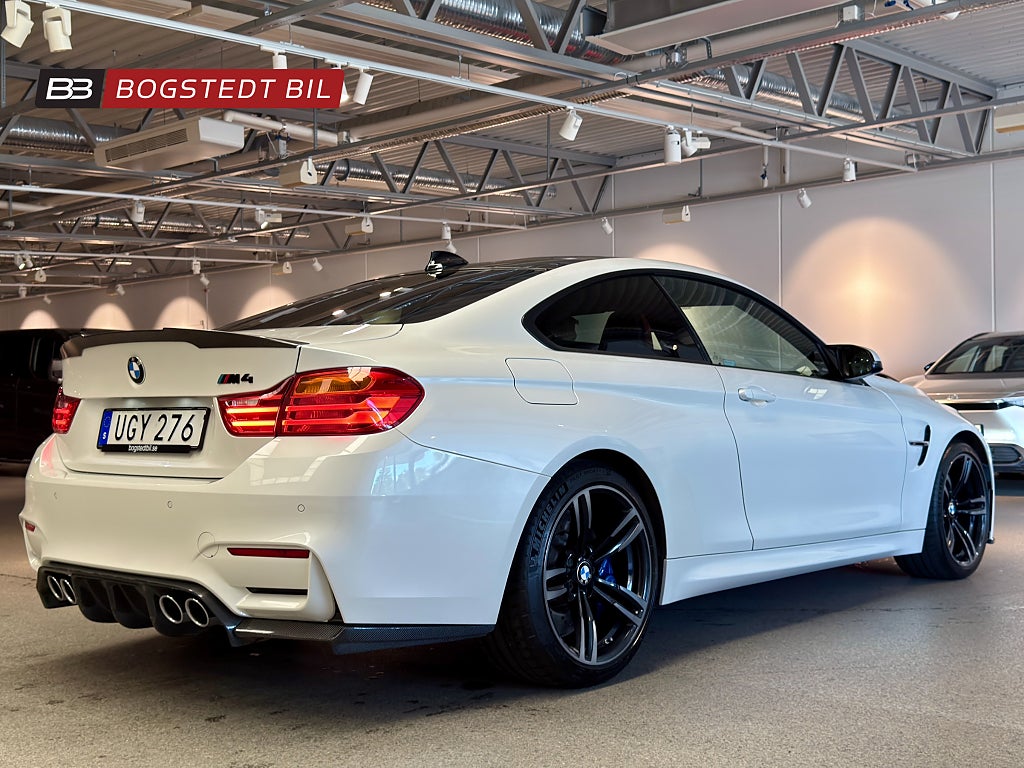 BMW M4 Coupé DCT 431hk | HuD | Kolfiber tak