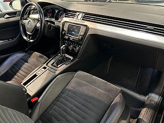 Volkswagen Passat Sportscombi R-Line AWD Dvärm Kamera Drag