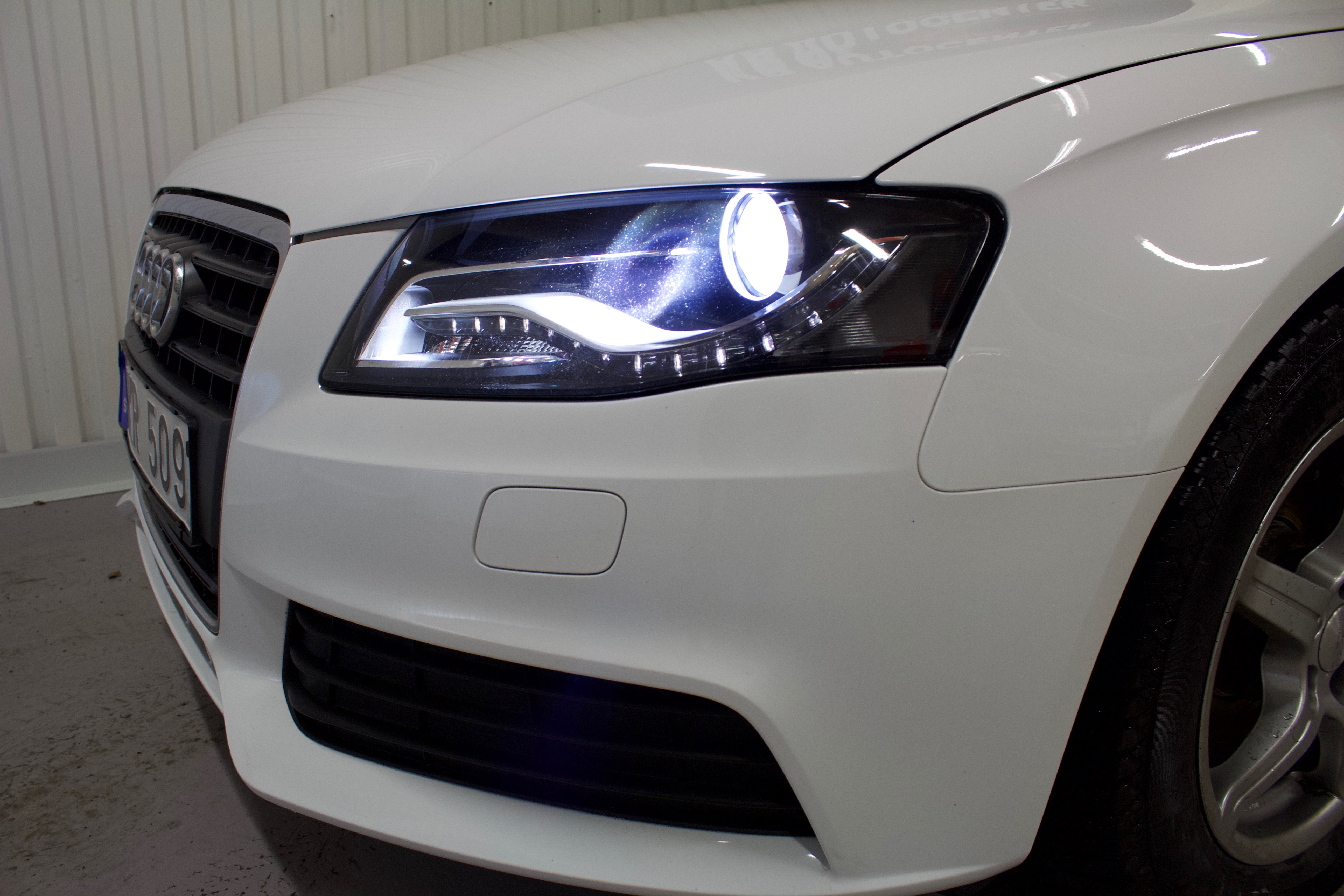Audi A4 Sedan 2.0 TDI 2012, photo 5/55