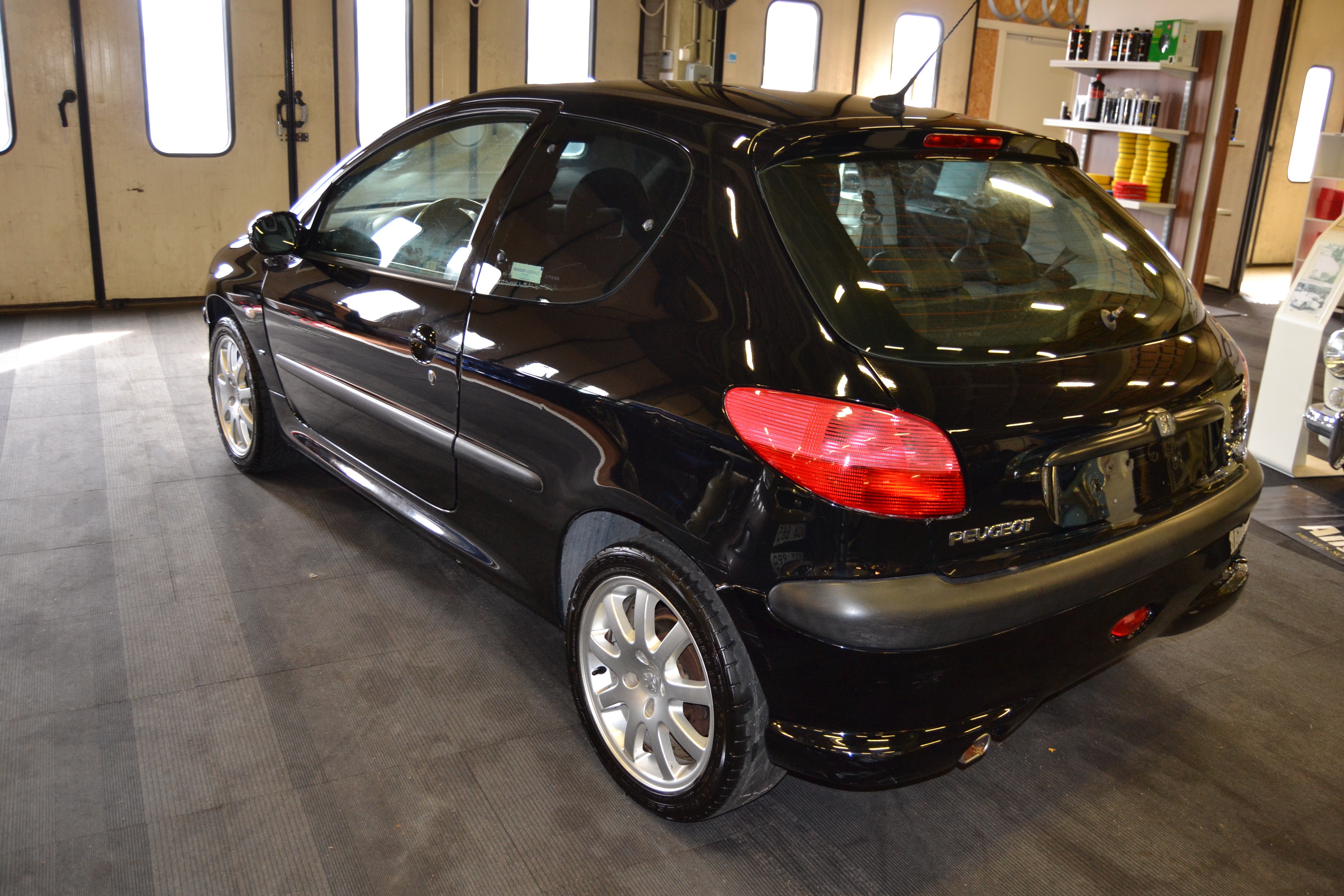 Peugeot 206 3-dörrar 2.0 GTi 136hk 2003, bild 4/40