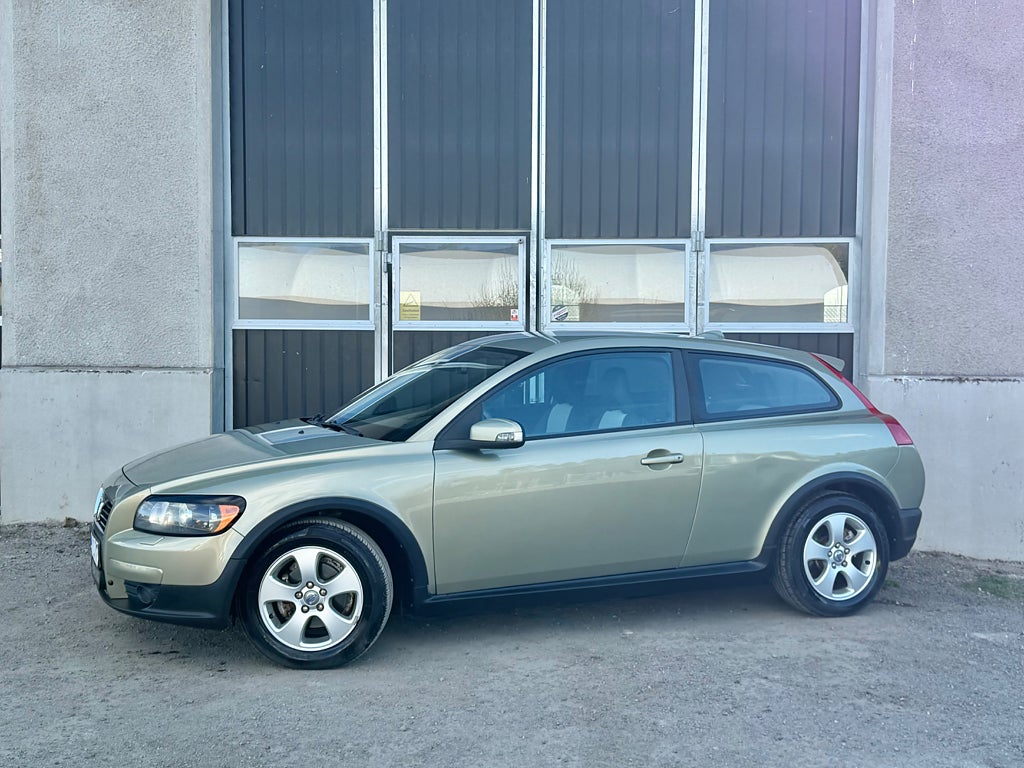 Volvo C30 1.6D 109HK DRIVe Momentum Nybesiktad 