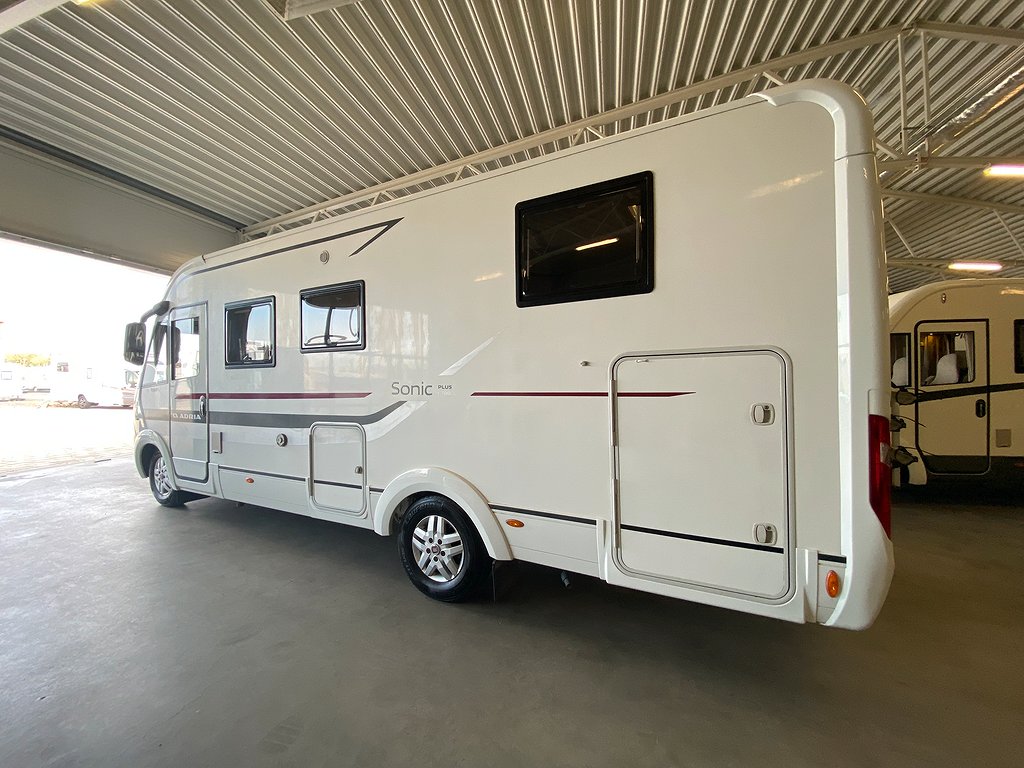 Adria Sonic Plus 700 SL / Automat 150hk / Solcell x2 / Ugn - Adria