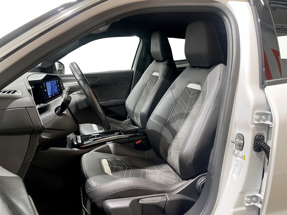 Bild på Opel Mokka-e Ultimate 50kWh 136hk Aut - B-KAMERA, CARPLAY, RATTVÄRME