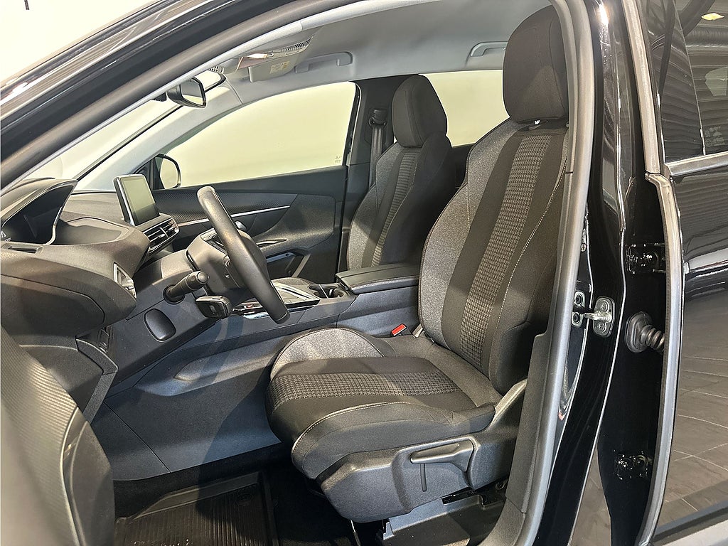 Bild på Peugeot 3008 Active 1.2 PT 130hk - B-KAMERA, CARPLAY