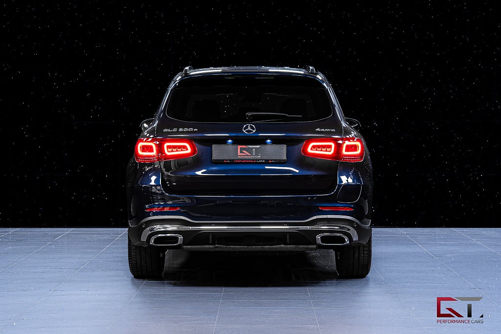 Mercedes-Benz GLC 300 e 4MATIC AMG Cavansite Blue Cockpit Matrix Drag