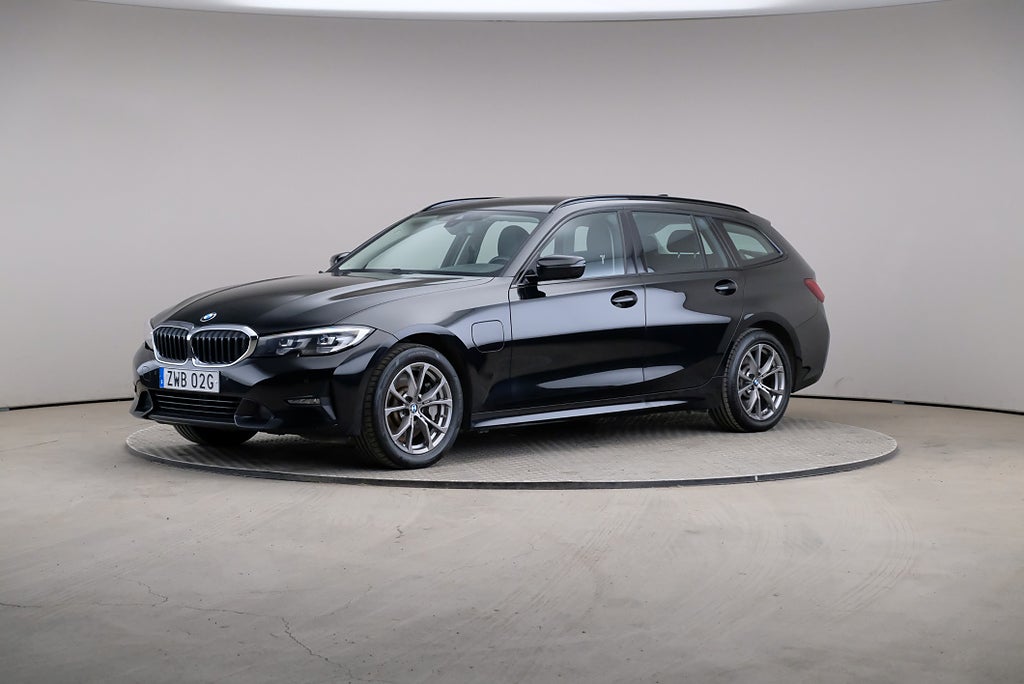 BMW 330e Series 3 292hk Connected Drag