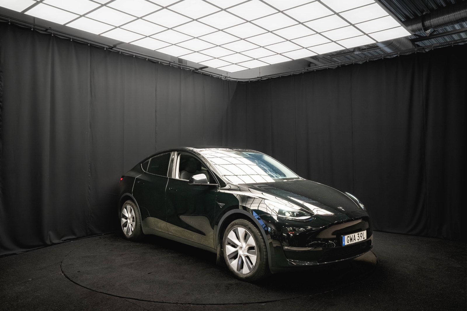 Tesla Model Y Long Range AWD DRAG PANO KAMERA 94.2%SoH 1-ÄGARE MOMS 2024 - miniatyr 5