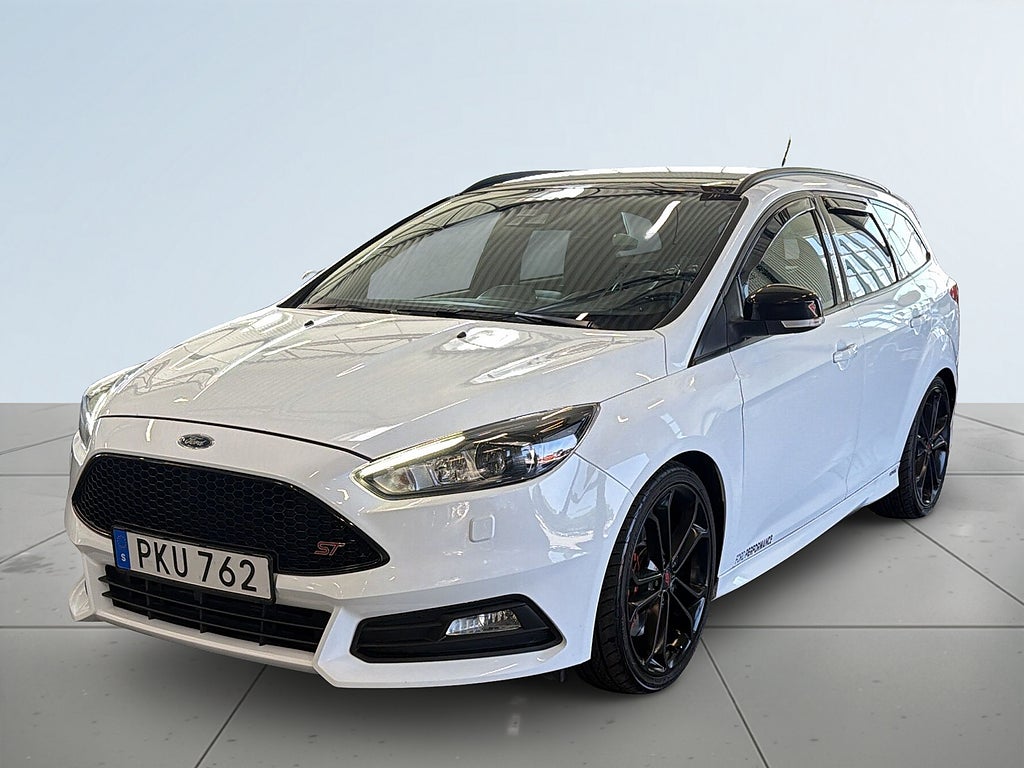 Ford Focus ST Kombi ST-3 S&V-hjul/Kamera/Skinn/Elstolar/Carplay