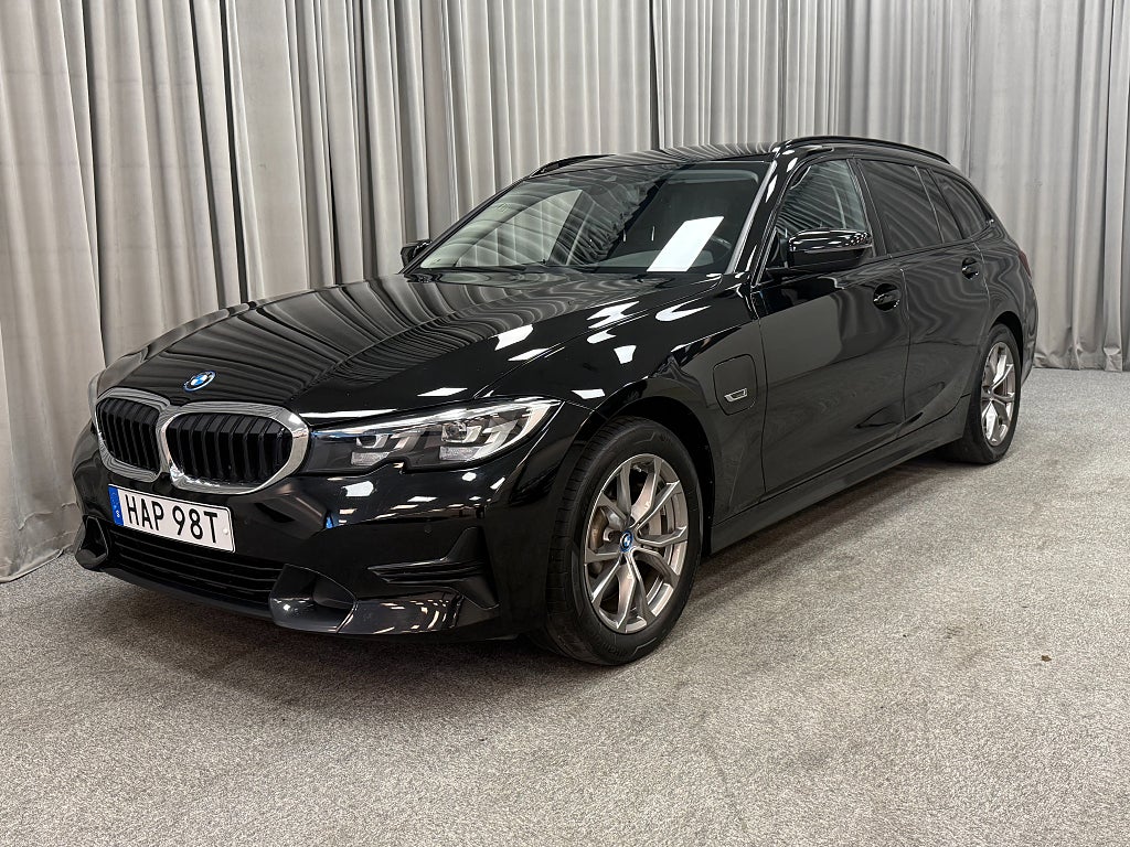 BMW 330e Touring 292HK Sport line Aut Leasbar/Värmare/Sportstol