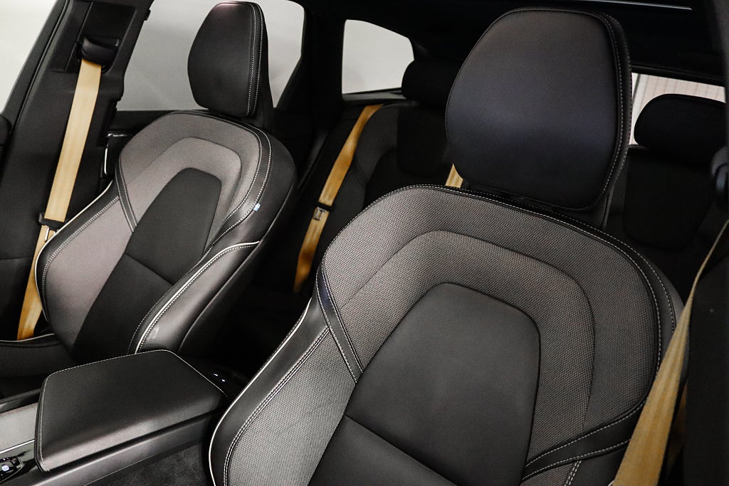 Volvo XC60 II Recharge T8 AWD R-Design Polestar Pano B&W HuD